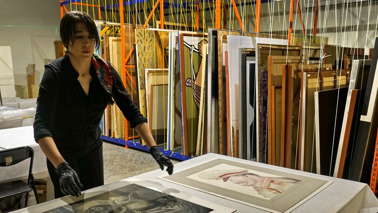Dos obras del maestro Fernando Botero, que murió en la mañana de hoy, reposan en las instalaciones del museo La Tertulia. 15 de sep de 2023. Foto Jorge Orozco / El País.