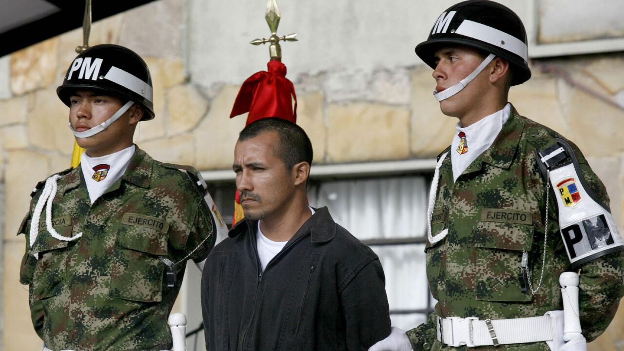 Alexander Farfán o 'Enrique Gafas', miembro de las Farc fue detenido en julio de 2008 junto a Gerardo Antonio Aguilar, alias 'César', en la operación Jaque que permitió la liberación de 15 rehenes, la ex candidata presidencial Ingrid Betancourt, tres estadounidenses y once policías y militares.