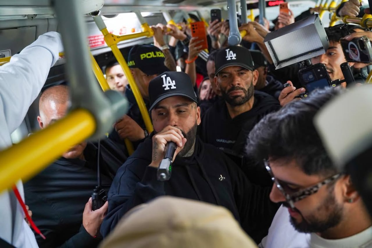 Nicky Jam sorprende en TransMilenio