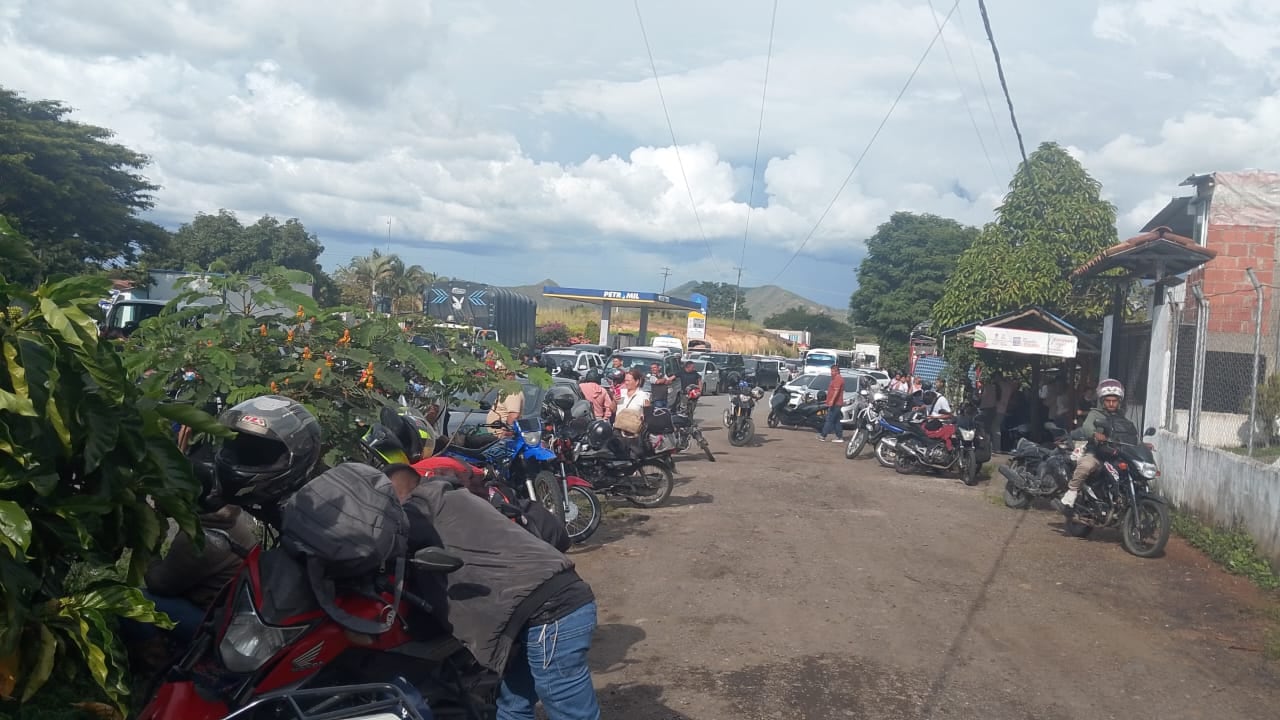 Los mismos usuarios de la vía Popayán-Pasto fueron los encargados de reportar cómo los militares desactivaron este peligroso elemento.