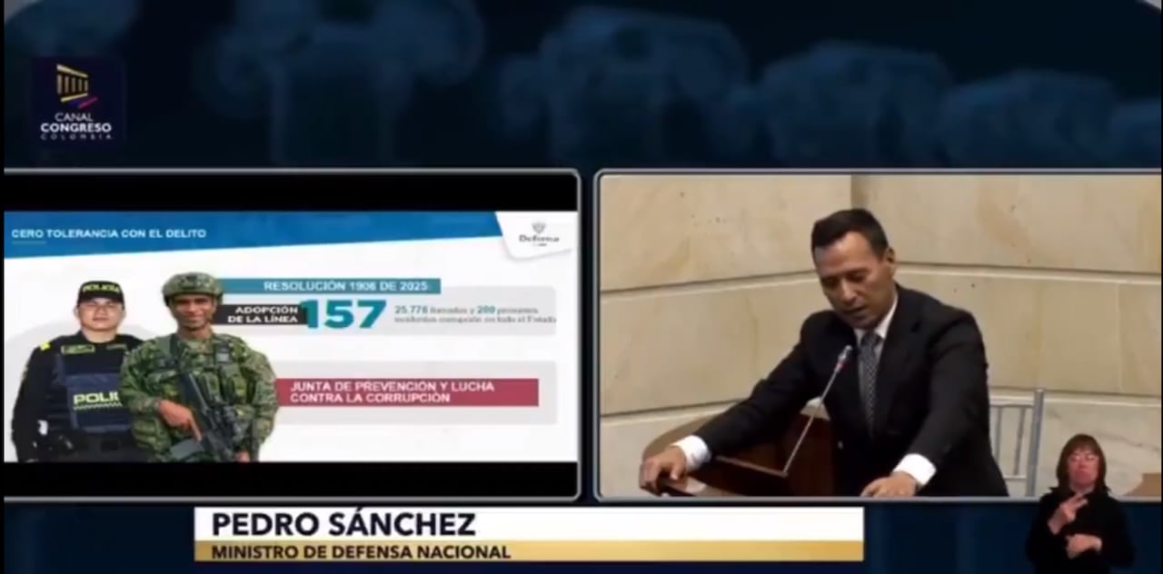 El ministro Pedro Sánchez confirmó que el oficial fue apartado mientras se cumplen los trámites administrativos derivados de la sanción disciplinaria..