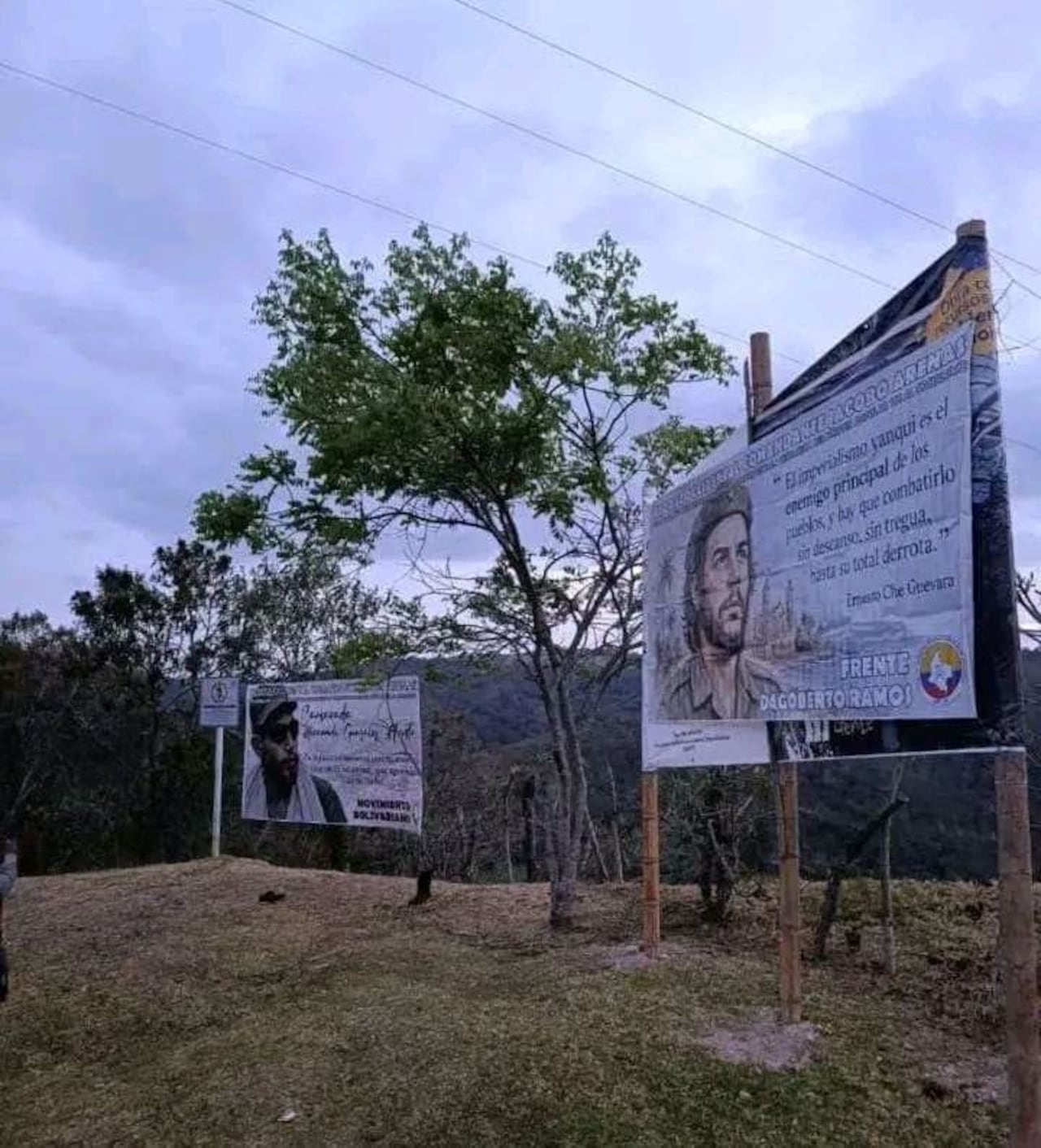 Pancartas atribuidas a las disidencias de las Farc fueron instaladas en inmediaciones del puente Galíndez, sobre la vía Panamericana.