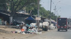 La ocupación de parte de las calzadas en los alrededores de la Galería Santa Elena es señalada por ciudadanos que transitan diariamente por la zona.