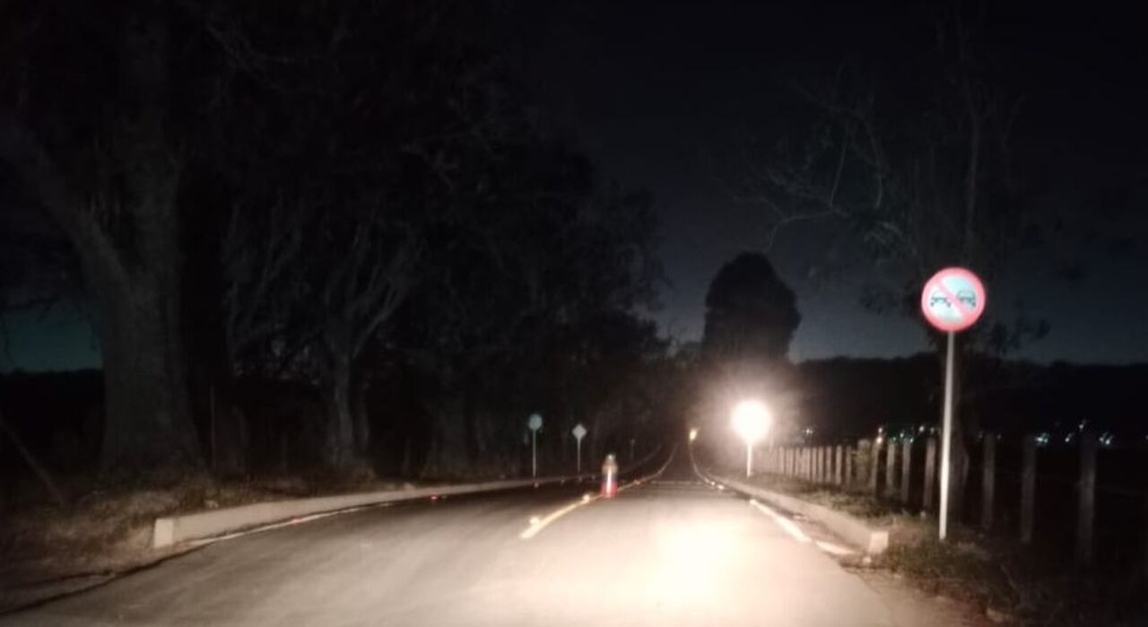 Este cilindro fue dejado en las primeras horas de la madrugada de este viernes 26 de septiembre en una de las vías de la zona rural de Popayán, cerca a su área urbana.