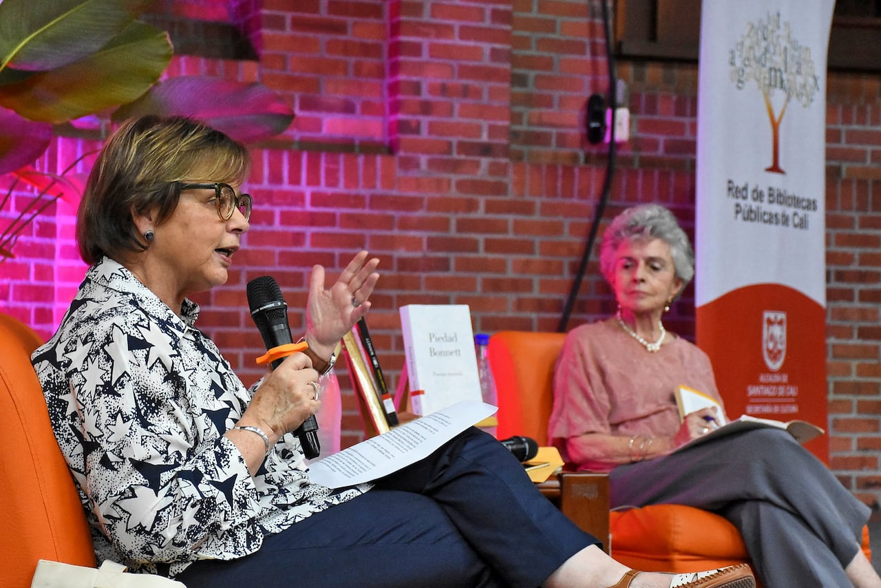La Escritora Piedad Bonnett participó en la celebración de los 115 años de la Biblioteca Pública del Centenario con un conversatorio.