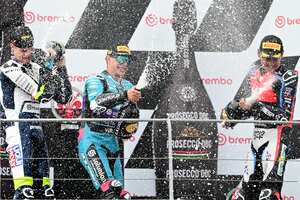 Celebración del colombiano David Alonso.