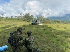 Su trayectoria incluye operaciones en el Cauca y formación en diferentes niveles de la institución, consolidando un liderazgo ejemplar.