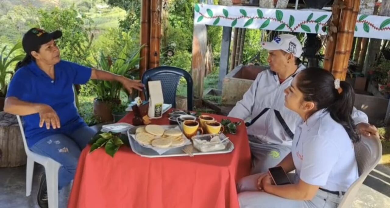 El turismo rural y comunitario donde las poblaciones del área rural de Popayán juegan un papel central en la planificación, gestión y beneficio de la actividad turística en sus propios territorios.