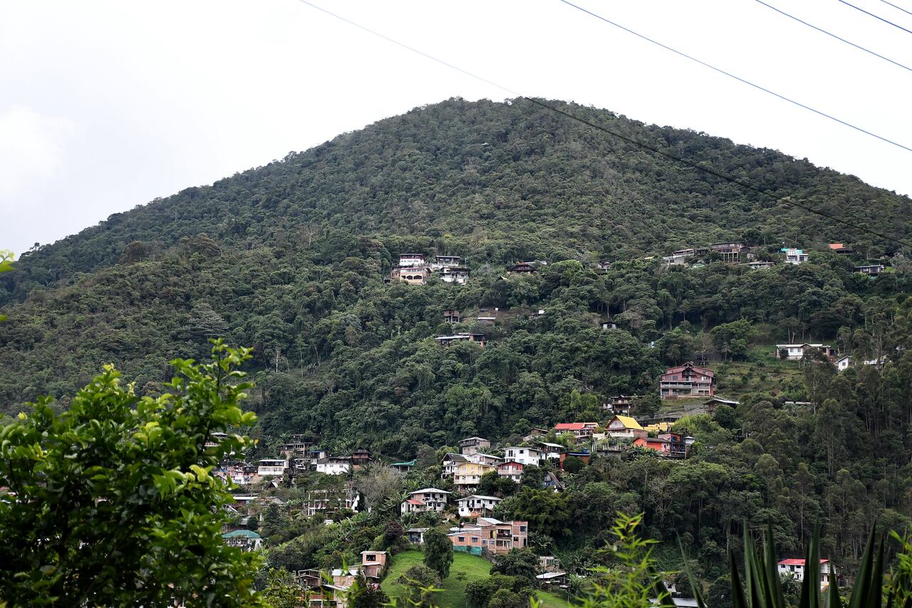 Cali: Proyectar los corregimientos de Cali como destinos turísticos, estratificación rural y vías en mal estado, solicitudes hechas al alcalde Alejandro Eder durante el consejo rural llevado a cabo en la sede de la antigua FES. Foto José L Guzmán. EL País