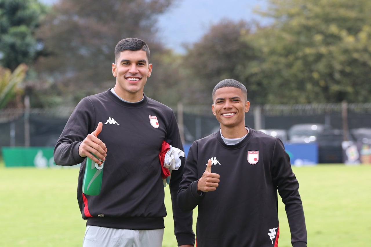 El arquero José Silva y el delanteor José Enamorado en un entrenamiento de Santa Fe