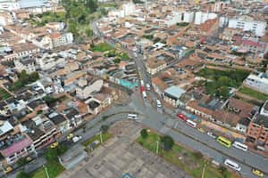 En las primeras horas más de 28 mil vehículos dejaron de circular en la ciudad. según la Alcaldía.