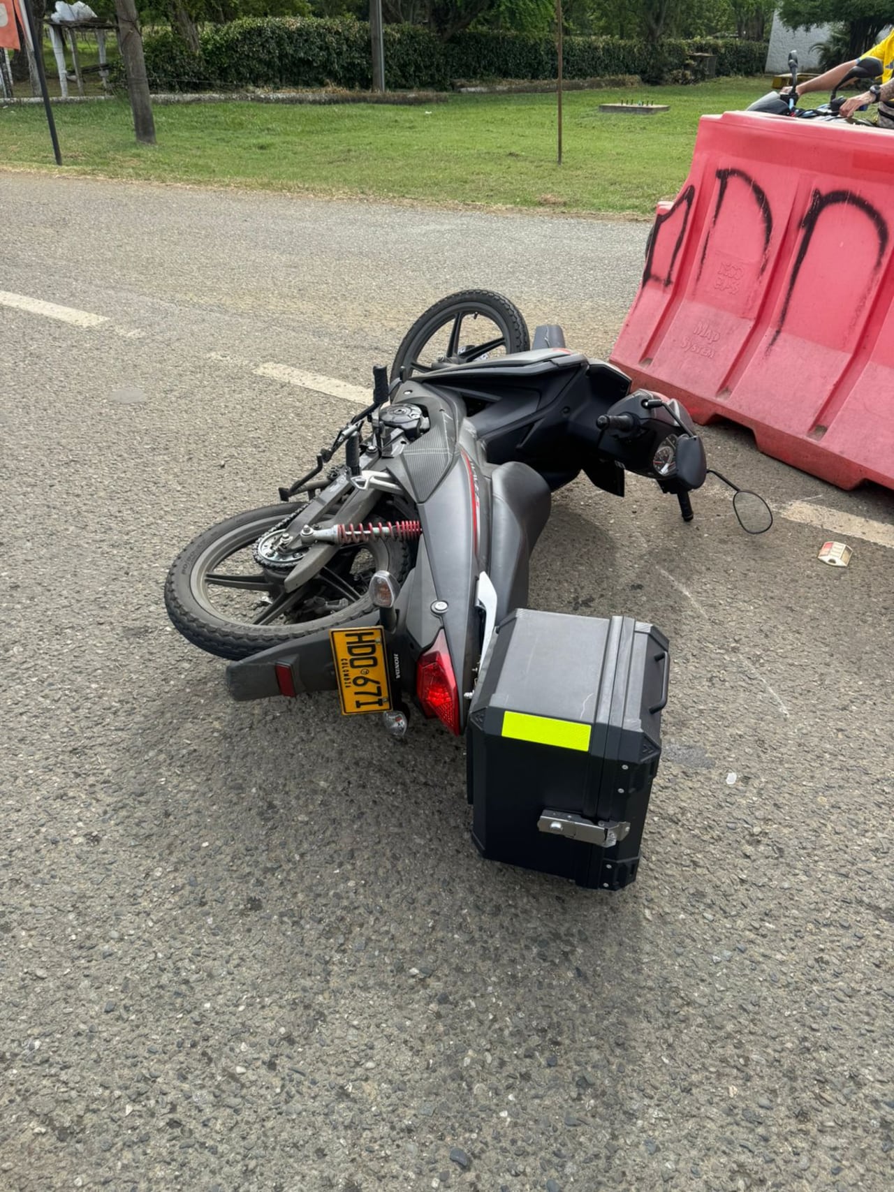 Al menos dos motocicletas estuvieron involucradas en el siniestro vial.