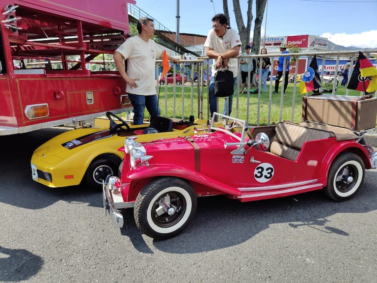 Desfile de Autos Clásicos en la Feria de Cali