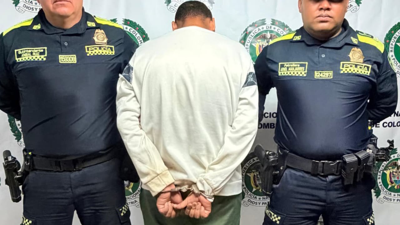 El Personero Distrital de Santiago de Cali, Gerardo Mendoza Castrillón, destacó la oportuna reacción de la Policía Nacional de Colombia, que permitió la captura de un hombre que, según las autoridades, pretendía atentar contra la estación de Policía El Diamante.