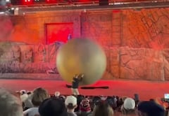 Un miembro del elenco resultó herido al intentar detener una esfera de 180 kilos que se desprendió de su riel. Indiana Jones