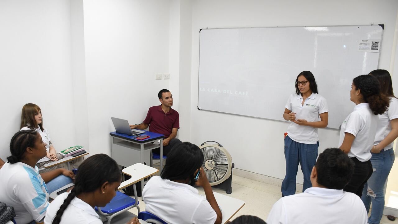 'VallEmplea' es una estrategia de la Gobernación del Valle para realizar procesos de formación y así después generar una colocación laboral, de acuerdo a la oferta del mercado.