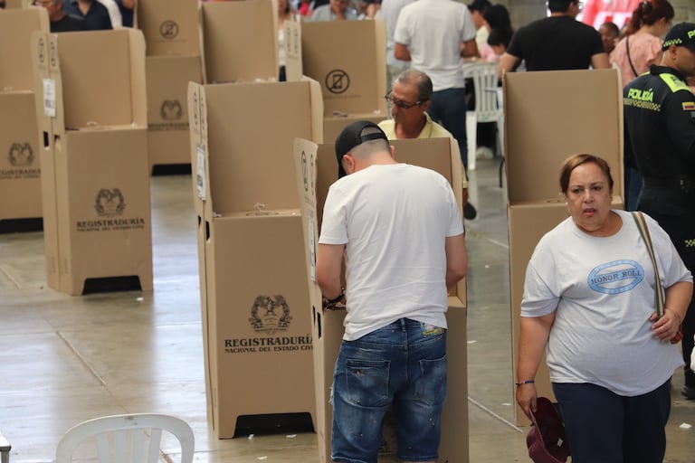 Elecciones Presidenciales puesto de votación orquideorama