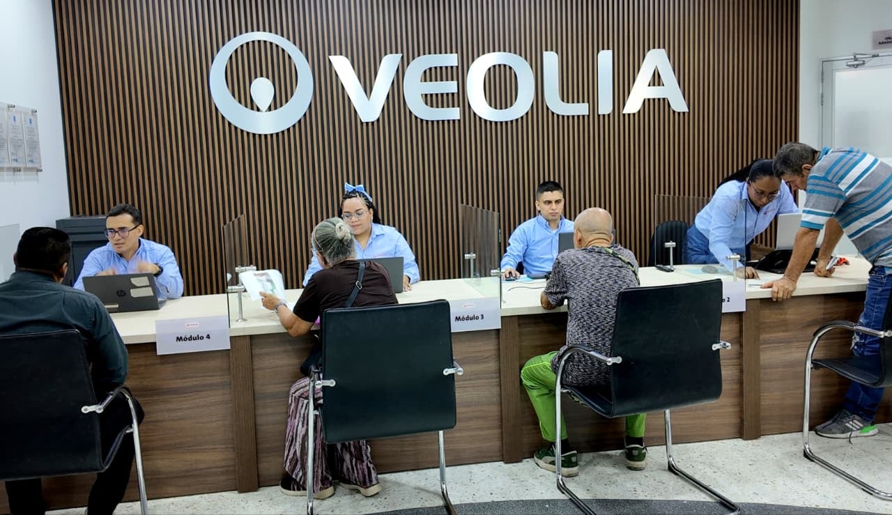 La oficina de atención al cliente de Veolia está diseñada para brindar bienestar y comodidad a los usuarios.