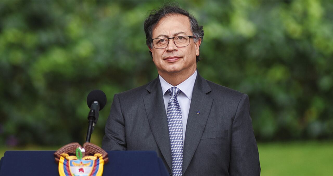 El presidente Gustavo Petro ha querido endurecer su discurso contra los grupos criminales. A las disidencias y al ELN les dijo que “se visten de traquetos”.