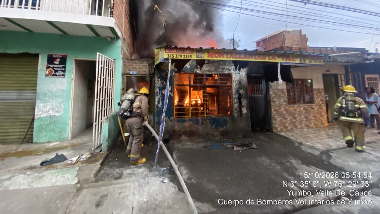 El incendio se registró en una bodega de carbón natural.