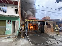El incendio se registró en una bodega de carbón natural.