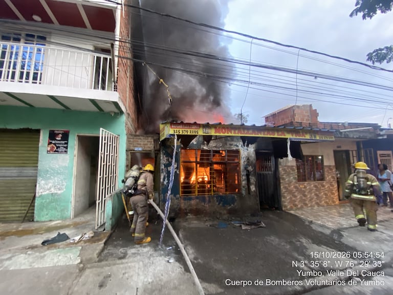 El incendio se registró en una bodega de carbón natural.