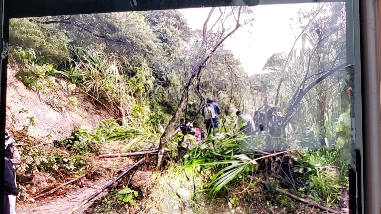 Las fuertes lluvias que se han registrado en esta zona del sur Cauca causaron esta emergencia vial.
