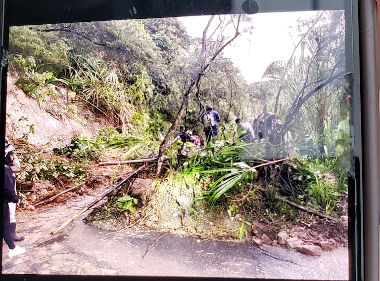 Las fuertes lluvias que se han registrado en esta zona del sur Cauca causaron esta emergencia vial.