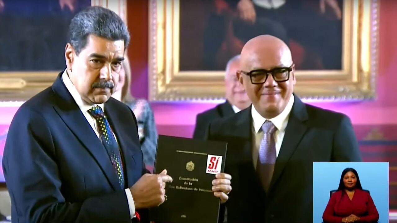 Maduro se posesionó en medio de una gran cantidad de aplausos.
