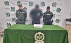 Momento en el que las autoridades comienzan la judicialización del presunto responsable de la muerte de un animal en Palmira.
