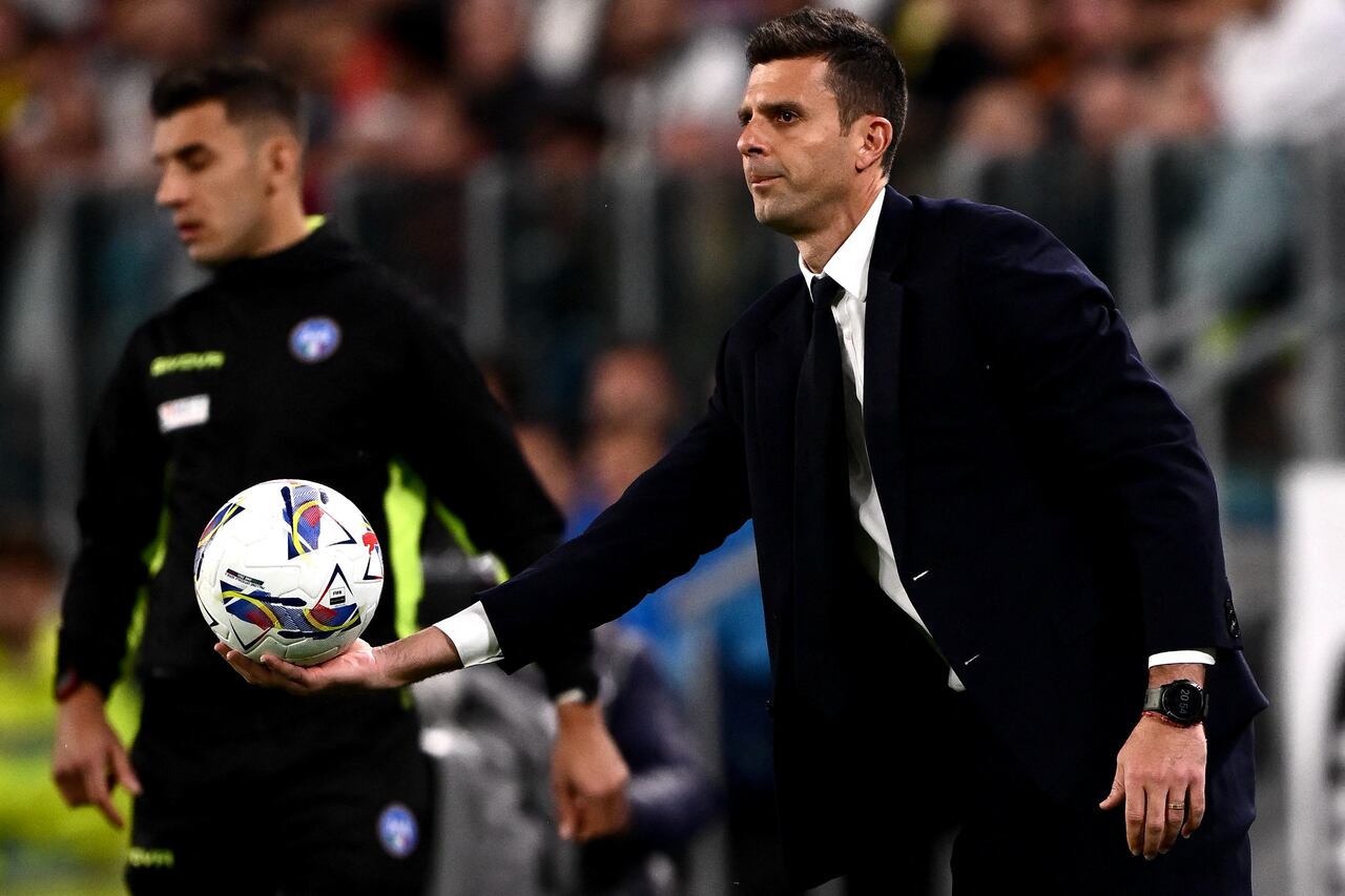 El entrenador brasileño Thiago Motta dirige a la Juventus de Italia donde milita el defensor colombiano Juan David Cabal.