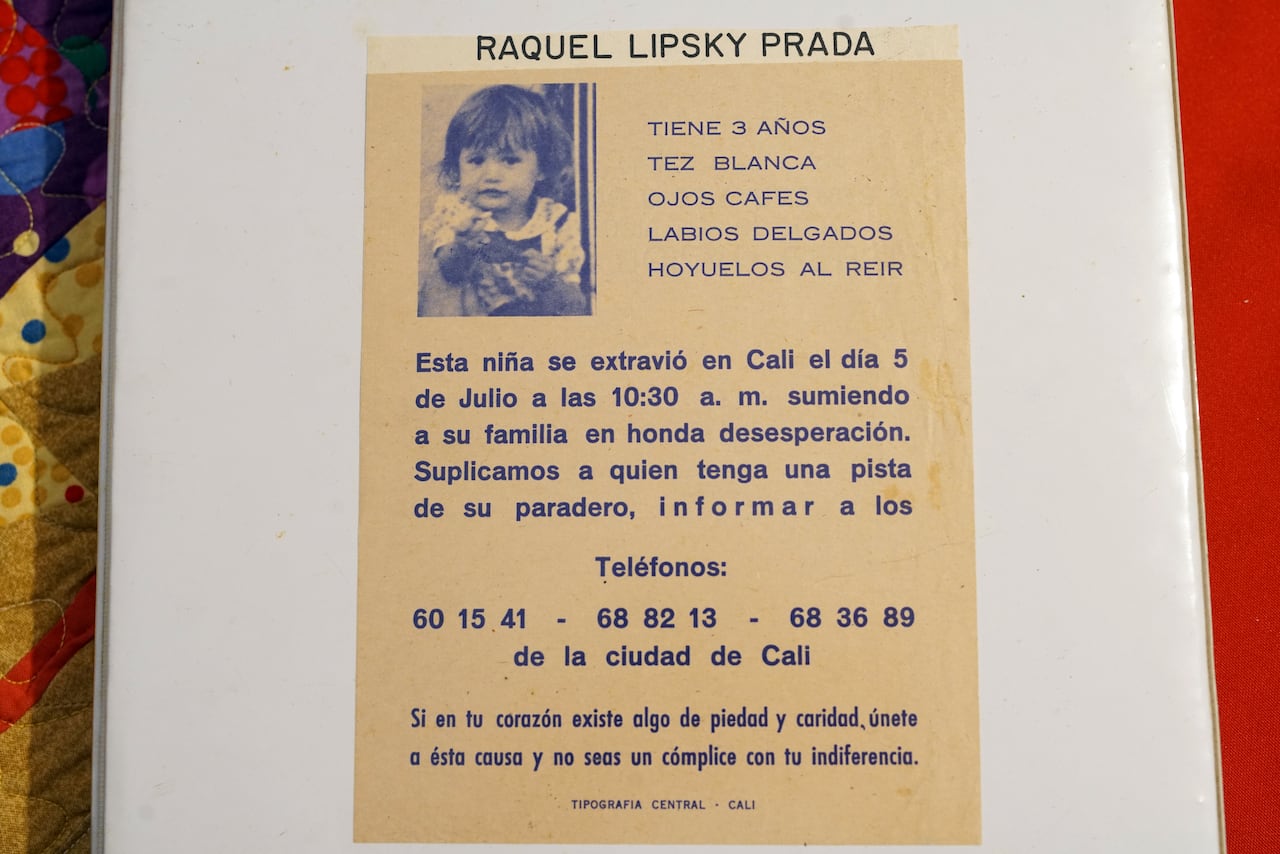 La Tipografia Central donó la impresión de los volantes paras buscar a Raquel que la familia Lipsky - Prada, al principio, hacía a mano.