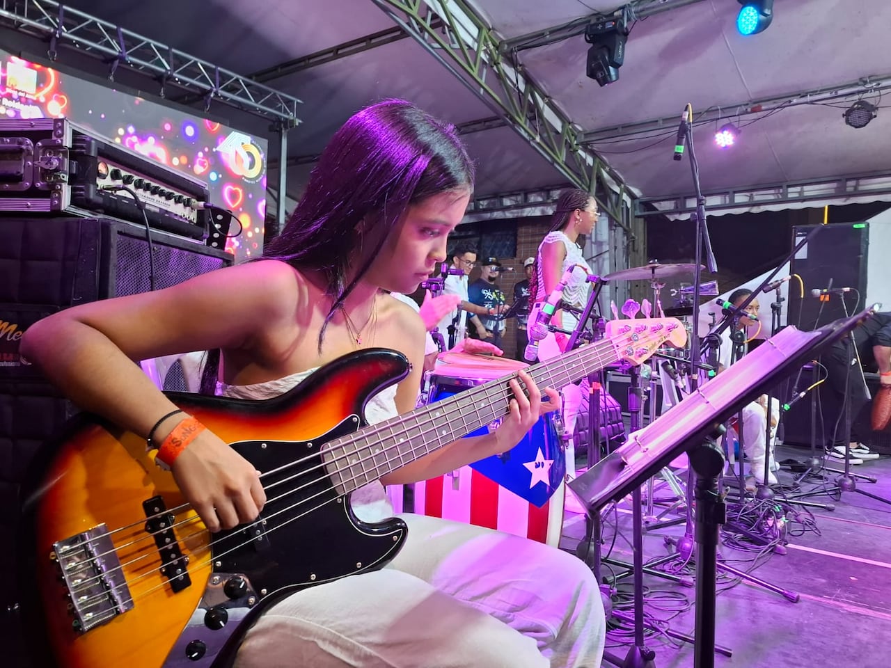 Sol Latinas es de las pocas, o la única orquesta juvenil de salsa integrada solo por mujeres en Cali.