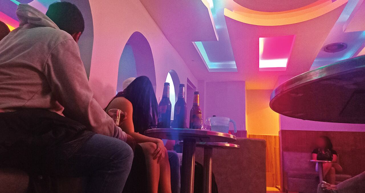 La comunidad ha denunciado al Concejo de Bogotá y a las autoridades que hay prostíbulos que se esconden detrás de sindicatos o casas de barrio. SEMANA entró a varios de ellos.