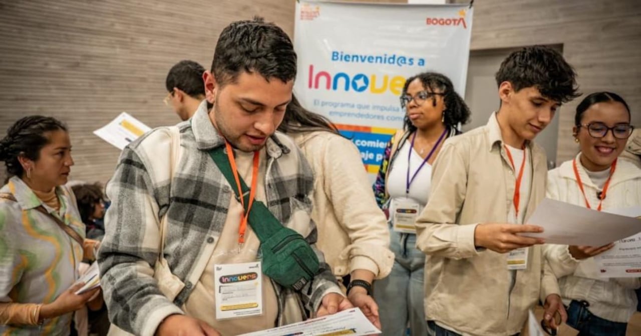 Talleres gratis para jóvenes emprendedores por medio del progrma Innovers Bogotá en 2026