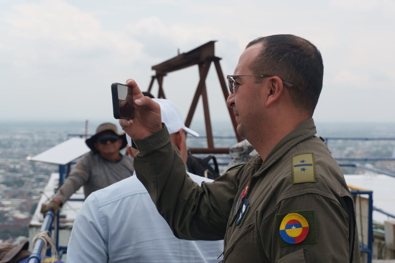 El Gobierno Municipal de Cali incorpora a la Fuerza Aerea en la formulación del POT, con el fin de armonizar la norma urbanística con los criterios de aeronáutica y seguridad nacional.