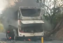 El bus cubría la ruta Pasto Popayán cuando se presentó la falla que al parecer causó la conflagración.