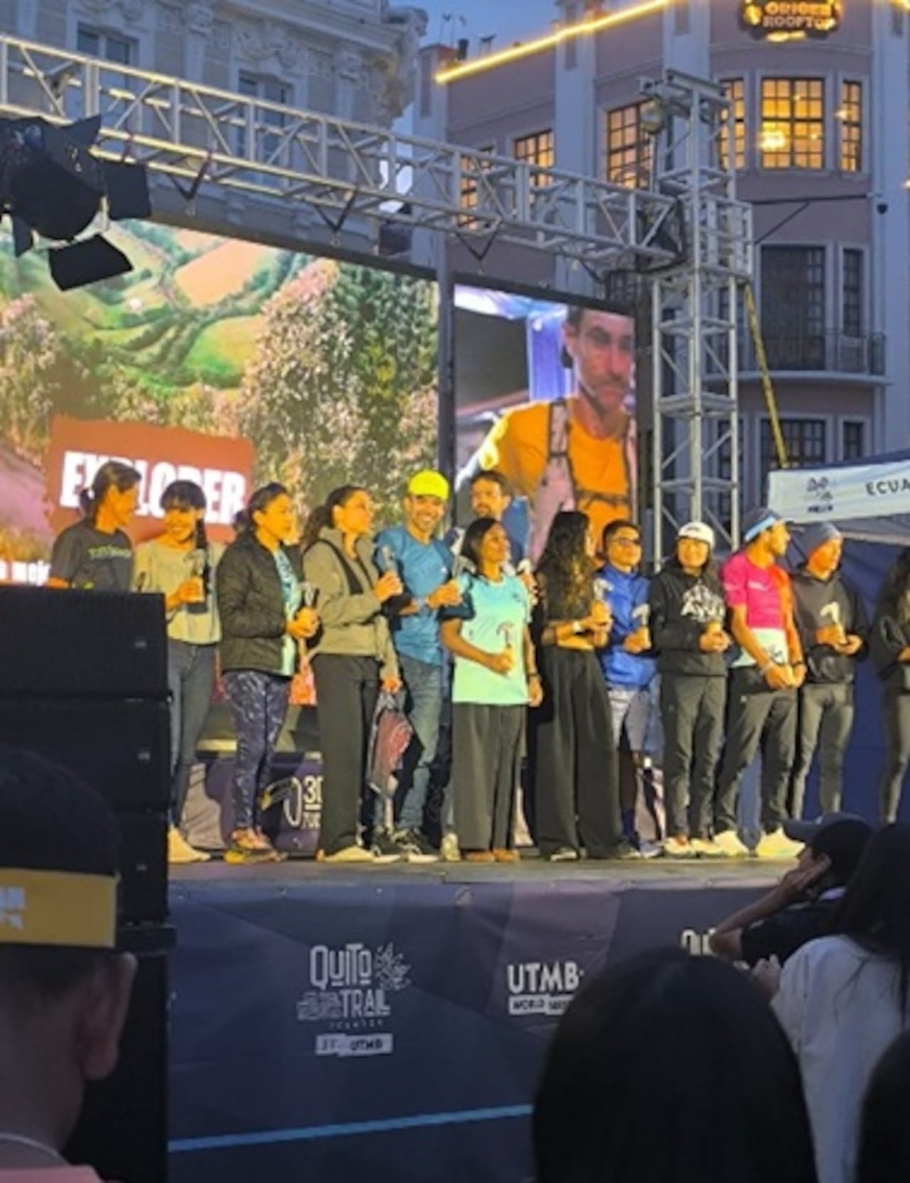 El atleta caucano Eder Jesús Muñoz Garcés se coronó campeón de la categoría Máster B (50-54 años) en el Quito Ultra Trail 2026, una de las competencias de montaña más importantes de Sudamérica.