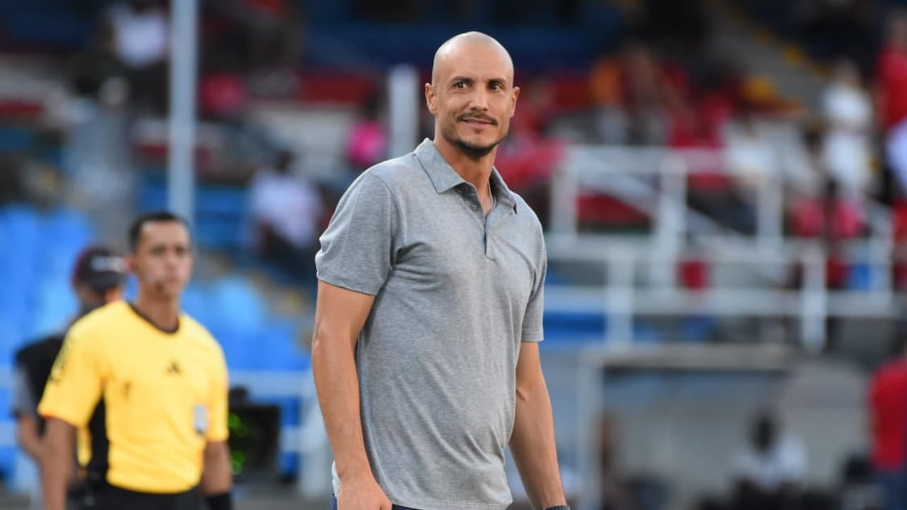 El técnico David González y varios jugadores analizaron el rendimiento del plantel, destacando la solidez colectiva.