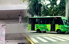Un grupo de encapuchados protagonizó actos de vandalismo este martes en el campus y sus alrededores.