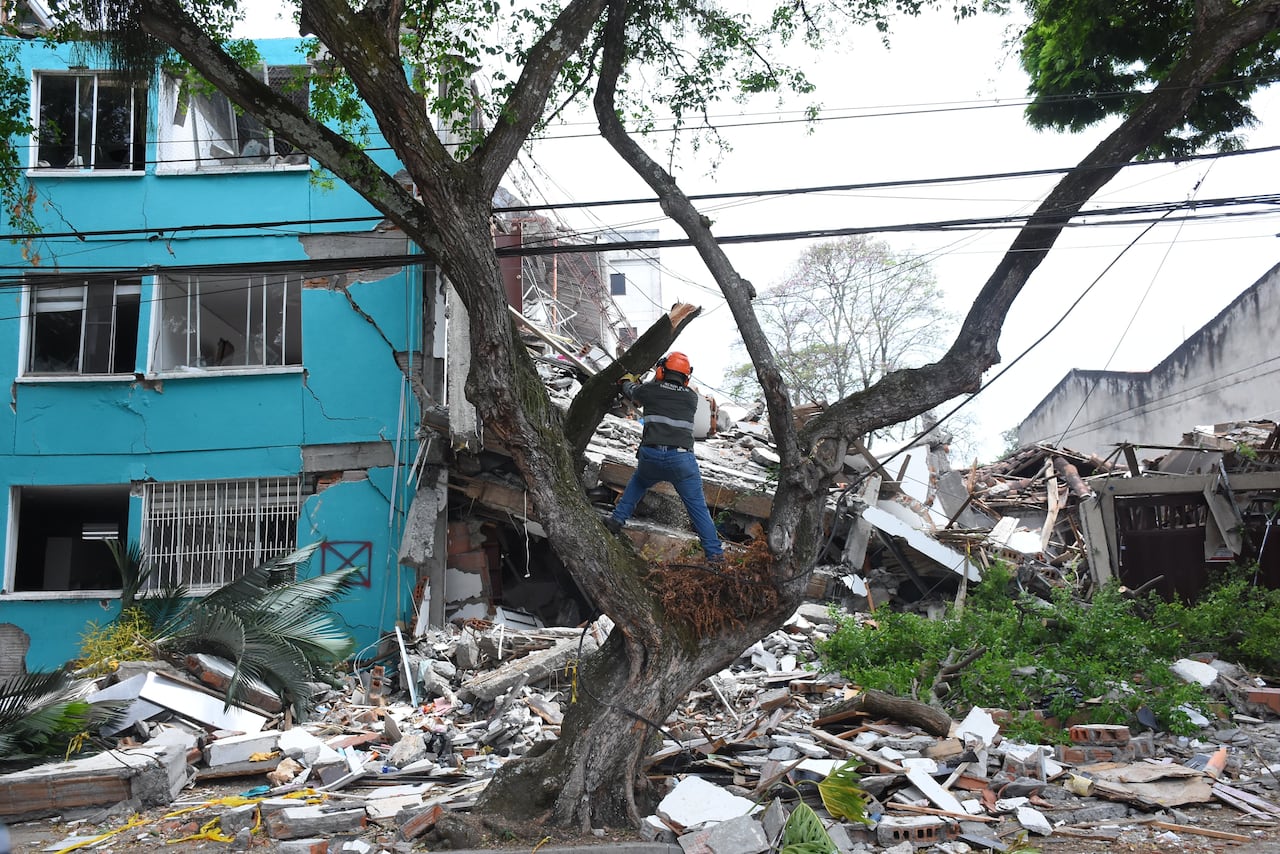 Demolición del Edificio María Mercedes en el barrio Cuarto de Legua.