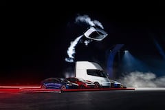 Elon Musk presenta el Tesla Roadster: promete acelerar en menos de un segundo y realizar maniobras aéreas