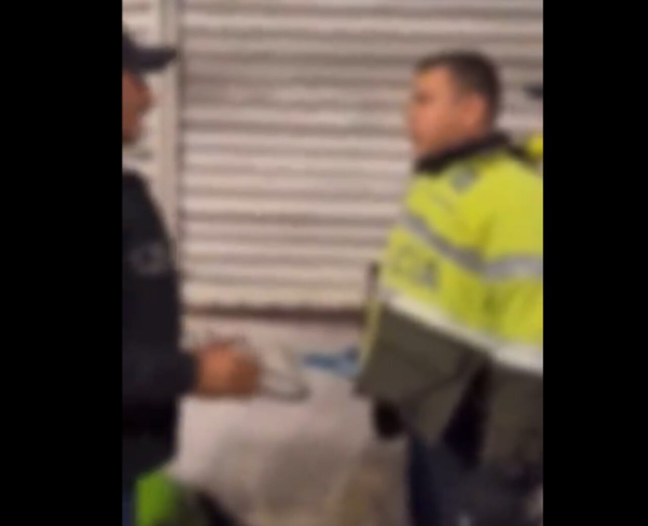 Policías capturados en flagrancia.