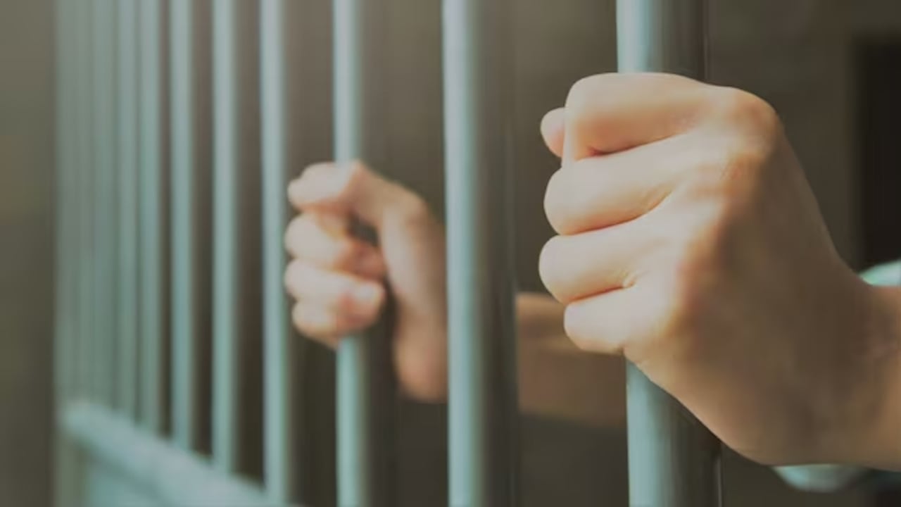 Las mujeres habrían sido víctimas de agresiones por parte de funcionarios del Inpec; una de ellas quedó en embarazo y habría sido obligada a abortar. La Procuraduría abrió indagación preliminar.