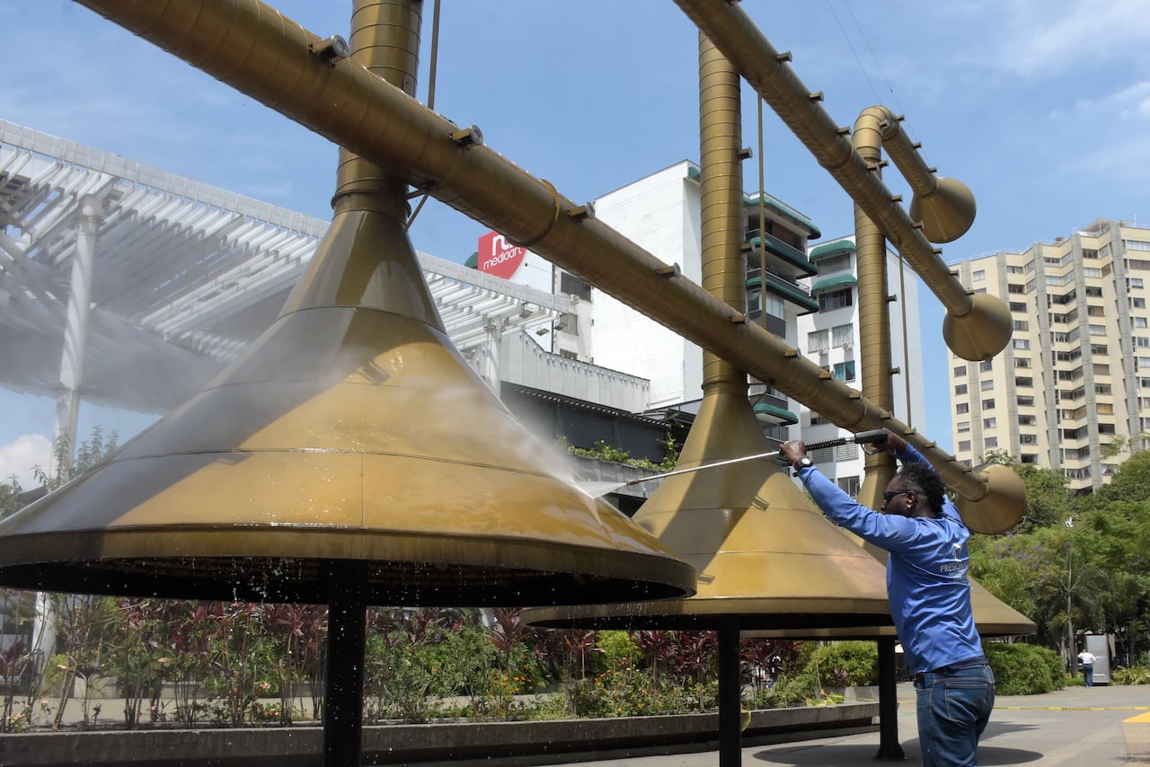 Llevan a cabo una jornada de limpieza en la Plazoleta Jairo Varela