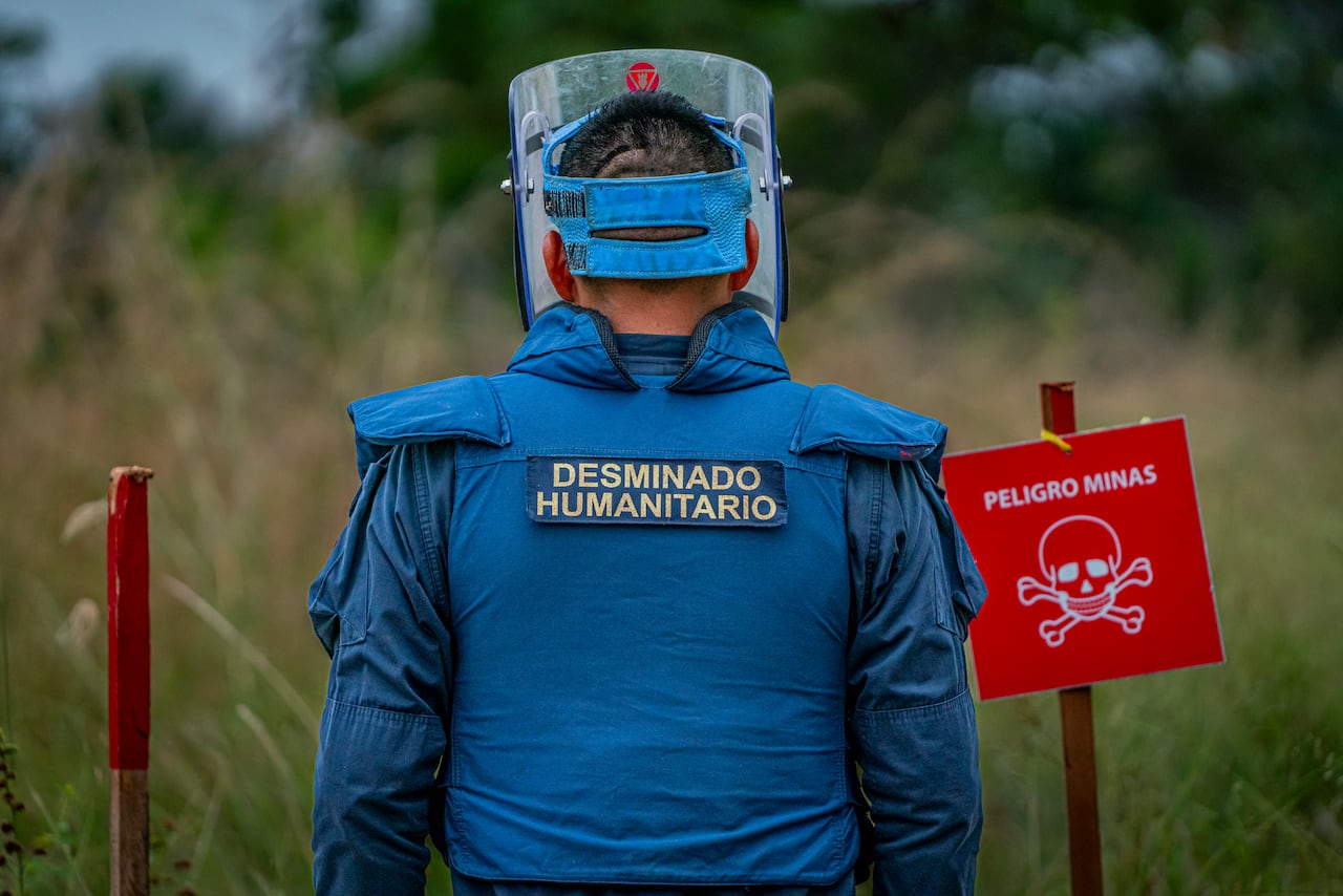 El desminado humanitario no ha registrado víctimas en sus operaciones. Los protocolos buscan reducir al máximo el riesgo en cada intervención. A diferencia del desminado militar, su enfoque es exclusivamente proteger a civiles.