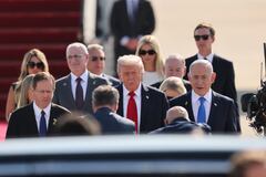 El presidente de Estados Unidos, Donald Trump, en su más reciente visita a Israel. A su lado izquierdo Isaac Herzog (presidente de Israel) y a su lado derecho Benjamin Netanyahu (primer ministro de Israel).