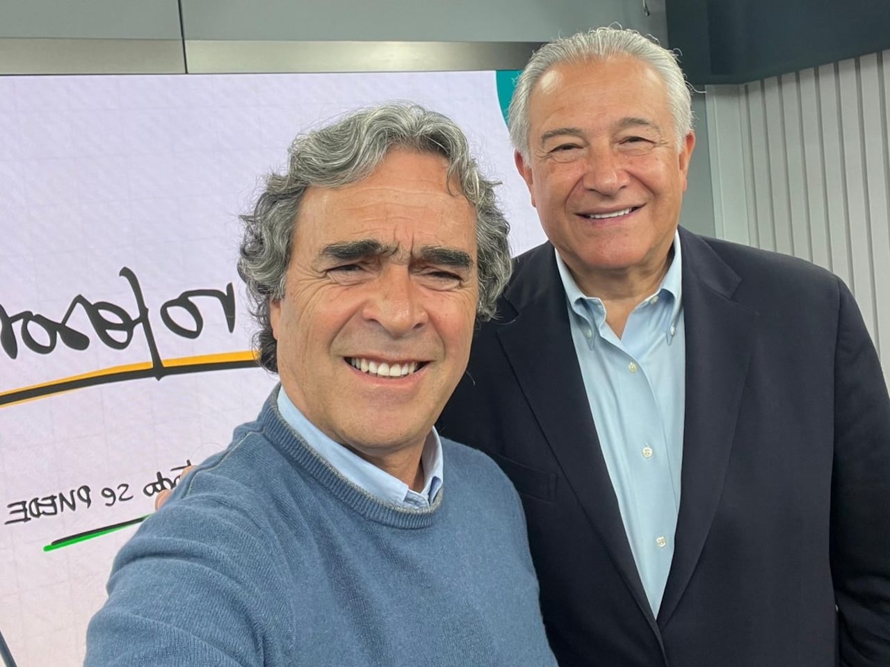 Sergio Fajardo recibió el apoyo del general (r) Óscar Naranjo.