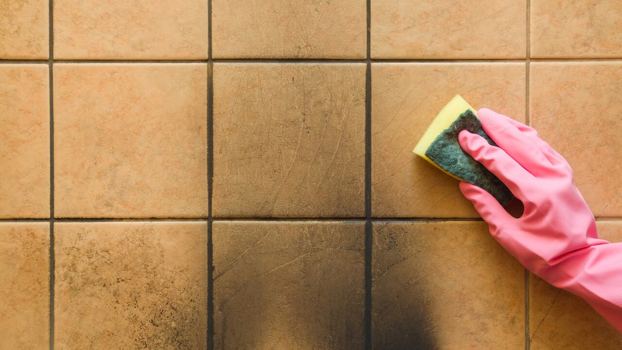 Las juntas entre los azulejos son porosas y tienden a acumular polvo,