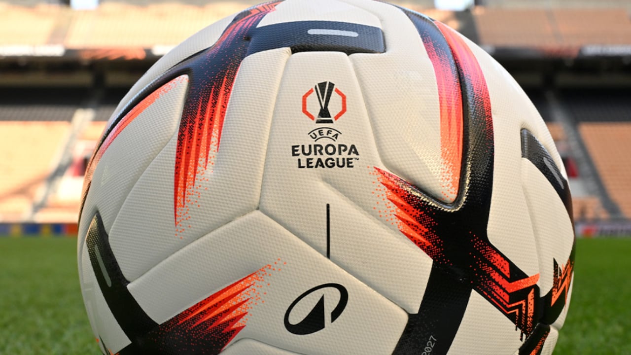 Balón con el que se juega la Europa League 2026-2027.